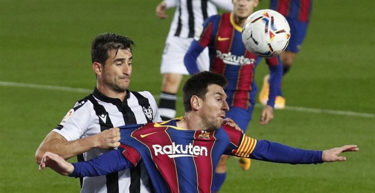 Messi schiet matig Barcelona langs Levante en verlicht de druk op Koeman