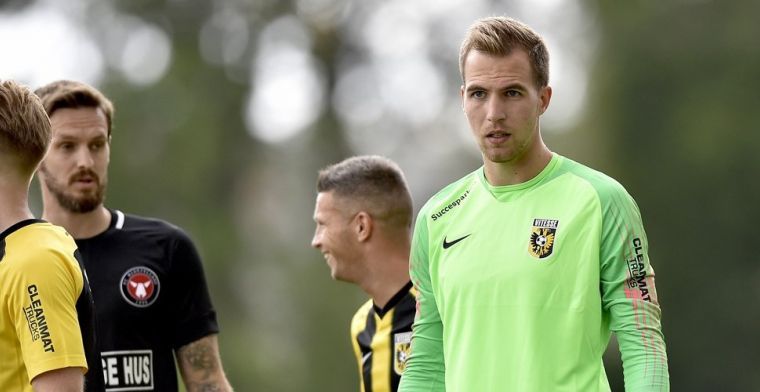 Vitesse voorkomt transfervrij vertrek: 'Zorgt ervoor dat keepers beter worden'
