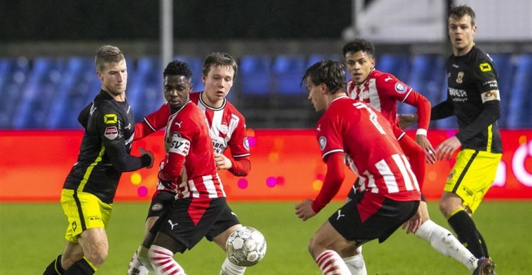 TOP Oss weerhoudt Ajax-talenten van scoren en wint voor de vijfde keer op rij