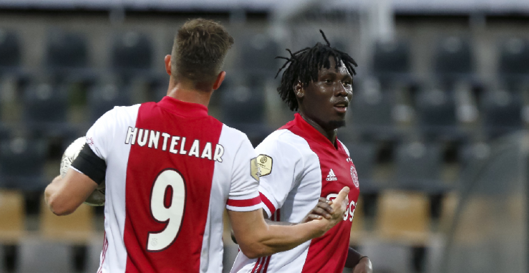 Ajax werkt met problemen toe naar PSV: 'Ook Huntelaar is uitgevallen'