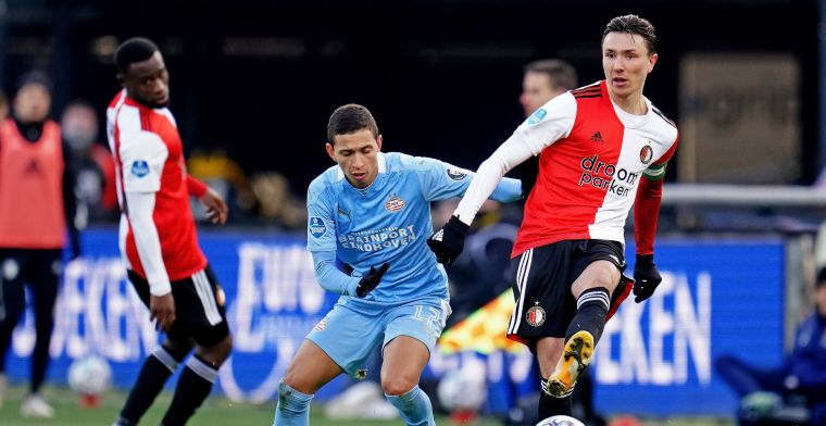 Feyenoord zet PSV te kijk en geeft koploper Ajax ruim baan