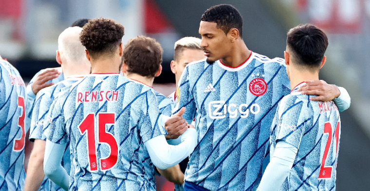 Ajax profiteert van uitglijders Vitesse en PSV en pakt voorsprong van zeven punten