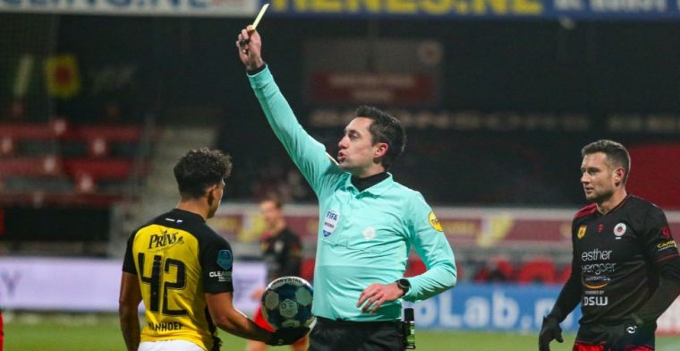 Kwakman en Been furieus door minuut 1 van Excelsior-Vitesse: 'Schandalige tackle!'