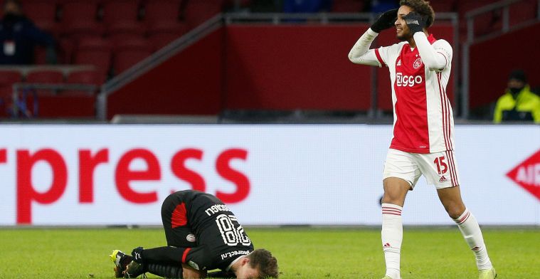 De Boer over 'asociale enkelbreker' Rensch tijdens Ajax-PSV: 'Donkerrood'