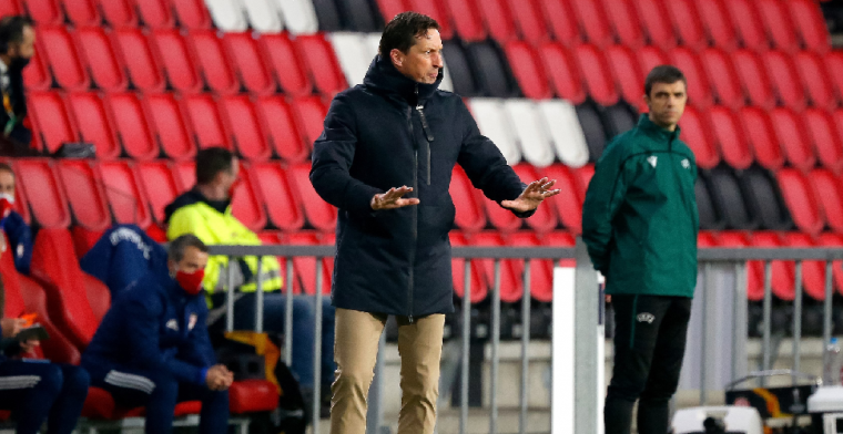 Schmidt verantwoordt zich na PSV-eliminatie: 'Zo lang mogelijk laten staan'