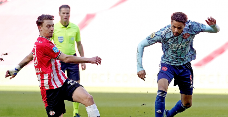 Ten Hag legt opmerkelijke wissel van verbaasde Rensch uit na PSV - Ajax