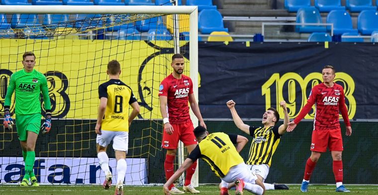 Strijd om plek 3 is ontbrand: Vitesse overwint tegen AZ Bazoer-sores en rode kaart
