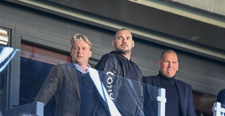 'Sneijder heeft accommodatieverbod en mag zich niet in voetbalstadions vertonen'