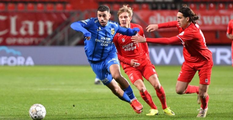 Vitesse wint na twee discutabele penalty's op bezoek bij ongelukkig Twente