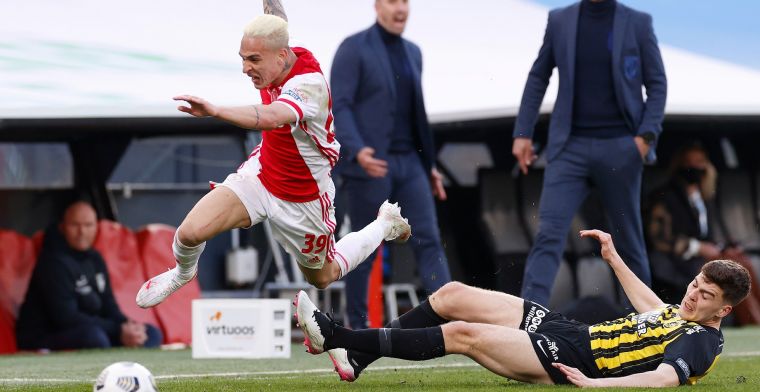 Ajax verovert KNVB Beker: invaller Neres beslist finale tegen tiental Vitesse