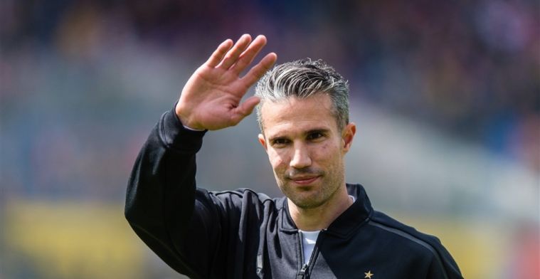 Van Persie in conclaaf met Slot over Feyenoord: 'Drie keer vier uur gezeten'