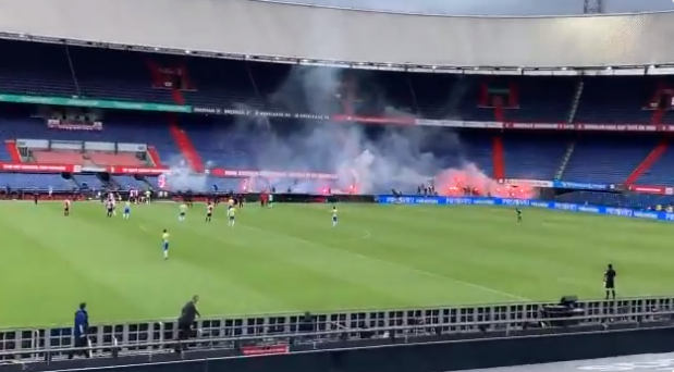 Supporters buiten De Kuip, fans met vuurwerk in De Kuip: Feyenoord-RKC stilgelegd
