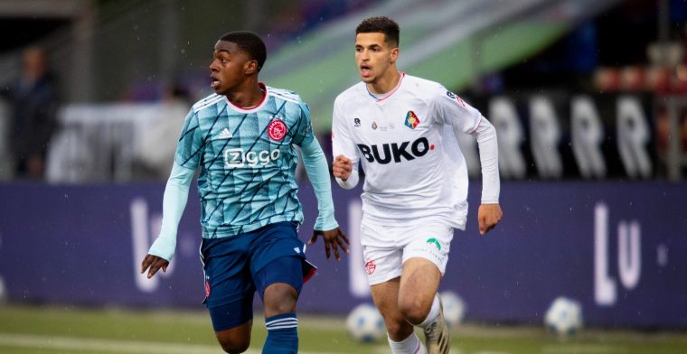 Ajax reikt Abelhak Nouri Trofee uit aan zestienjarige aanvaller: 'Niet verwacht'