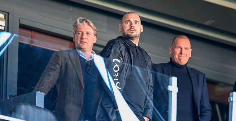 Sneijder antwoordt op Van Hooijdonk: 'Hoofdtrainer zijn bij een eerste elftal'