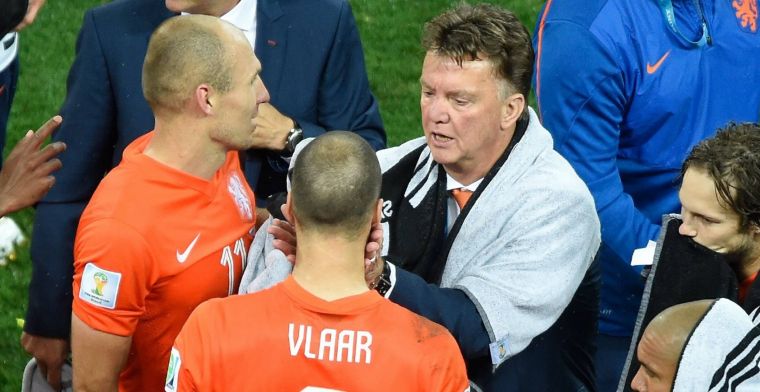 Van Gaal start met 'achterstand' bij Oranje: 'Heel benieuwd hoe hij dat gaat doen'