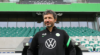 Pijnlijk: Van Bommel gaat hard onderuit in tweede oefenwedstrijd bij Wolfsburg