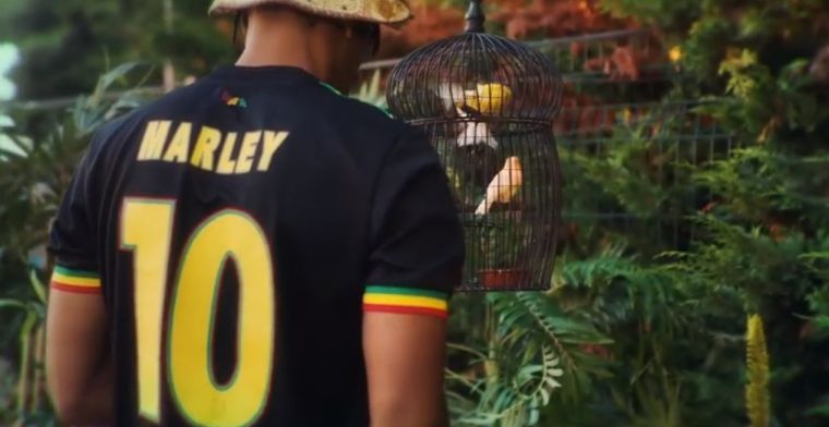 Ajax presenteert langverwacht 'Bob Marley-shirt' en legt eigen fanshop plat