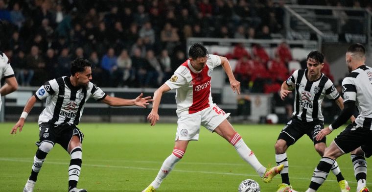 Matig Ajax laat het liggen in Almelo en ziet PSV weer dichterbij kruipen
