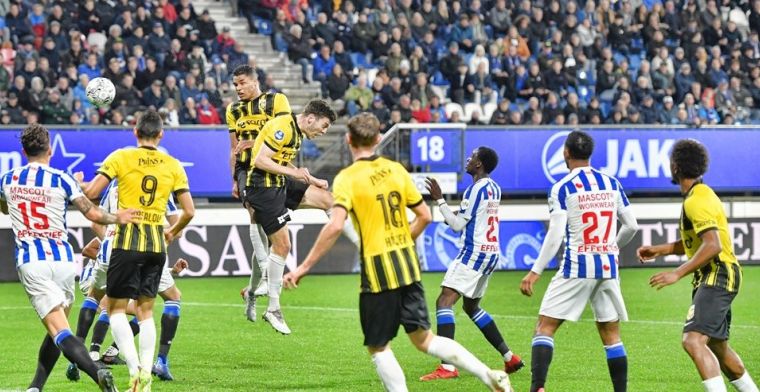 Arbiter Van den Kerkhof maakt er een potje van in Heerenveen en Vitesse wint