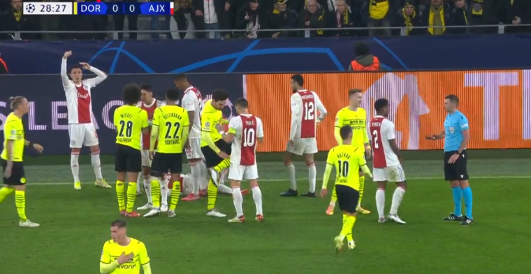 Ajax mag niet klagen: Hummels schoffelt Antony onderuit en krijgt rode kaart