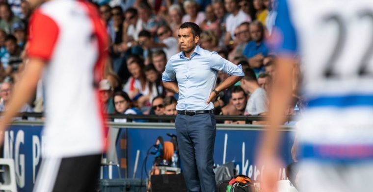 Van Bronckhorst nog niet op de bank: 'Hij wil het teamproces niet verstoren'