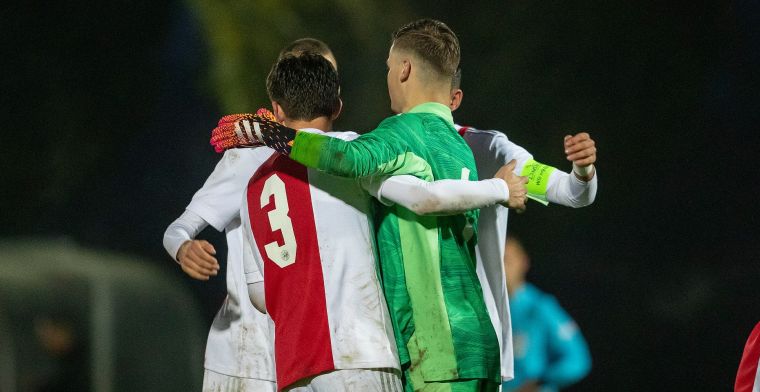 Ajax-talenten geven goede voorbeeld en winnen van Besiktas na knotsgekke slotfase