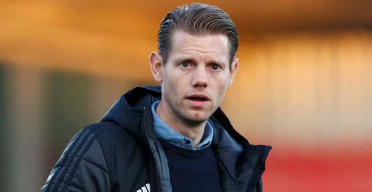 Ajax verliest talentvolle trainer (38) definitief aan Van Bronckhorst