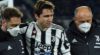 Chiesa strompelt op krukken ziekenhuis uit, Juventus bevestigt zware blessure