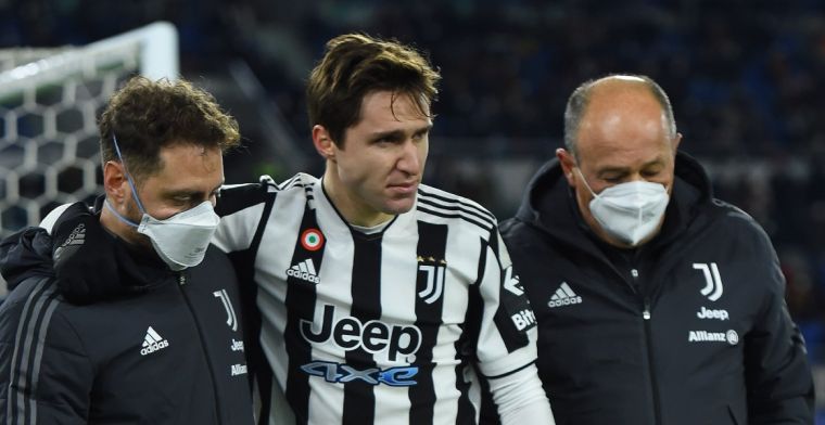 Chiesa strompelt op krukken ziekenhuis uit, Juventus bevestigt zware blessure