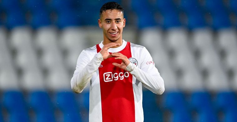 Ajax-talent Salah-Eddine wijst voorbeeld aan: 'Zijn spel is echt prachtig'