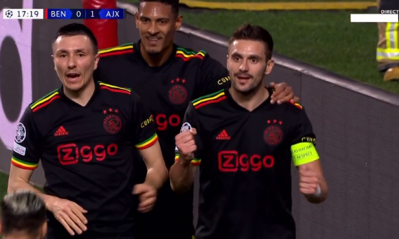 Benfica klungelt, Ajax straft het af: Tadic met de 0-1 in Lissabon