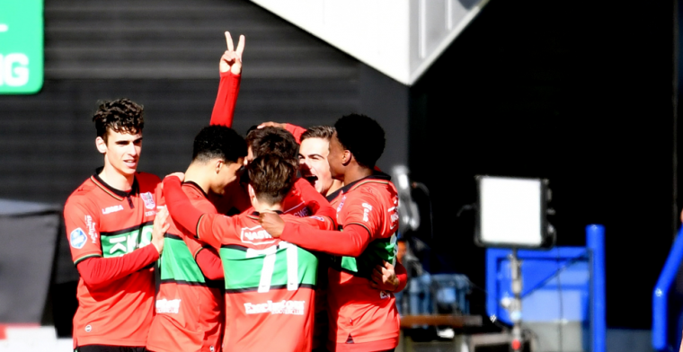Ook Vitesse-fans klappen voor vredesteken na NEC-goal: 'Belangrijker dan voetbal'