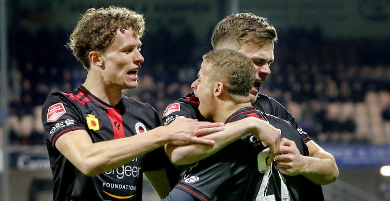 Koploper FC Volendam wordt thuis overhoop gespeeld, Jong Ajax ontsnapt