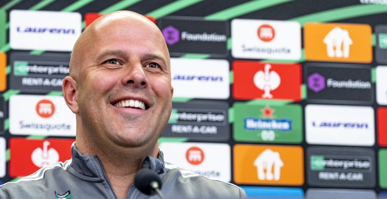 Slot zegt weinig over Feyenoord-elftal: 'Zou dom zijn om dat te vertellen'