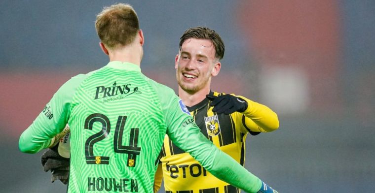 Vitesse-middenvelder aast op vertrek: 'Vitesse ging er beide keren voor liggen'