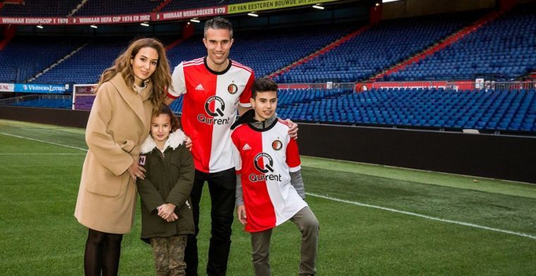 'Van Persie junior treedt in de voetsporen van zijn vader en tekent bij Feyenoord'