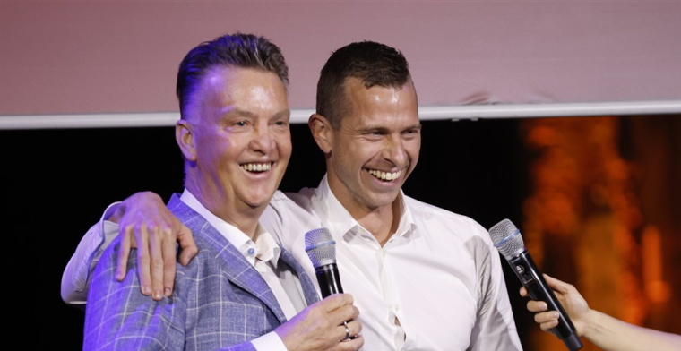 Van Gaal schudt winnaars de hand: Mühren, PSV-talent, keeper van NAC en Lukkien
