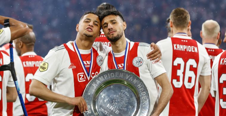 Ihattaren geeft 'Marokkaanse hug' na kampioensduel Ajax: 'Zag er heel strak uit'