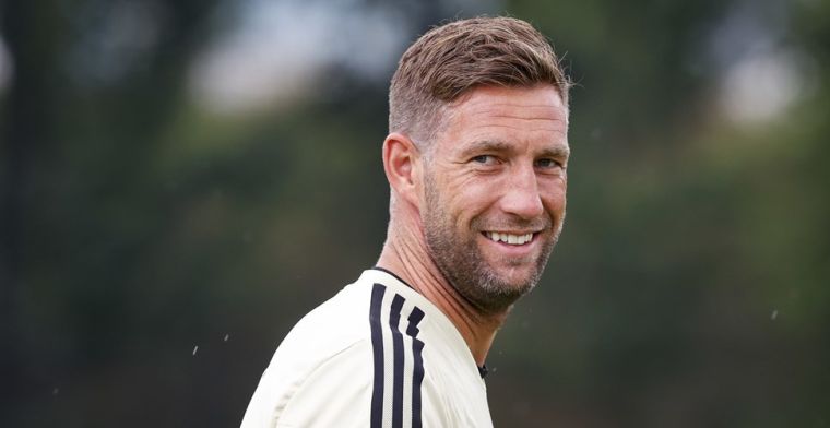 Stekelenburg (39) gaat langer door en tekent nieuw contract bij Ajax