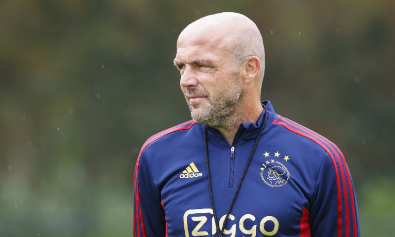 Clubs trekken aan Ajax-spelers, Schreuder: 'Word hier echt niet meer nerveus van'