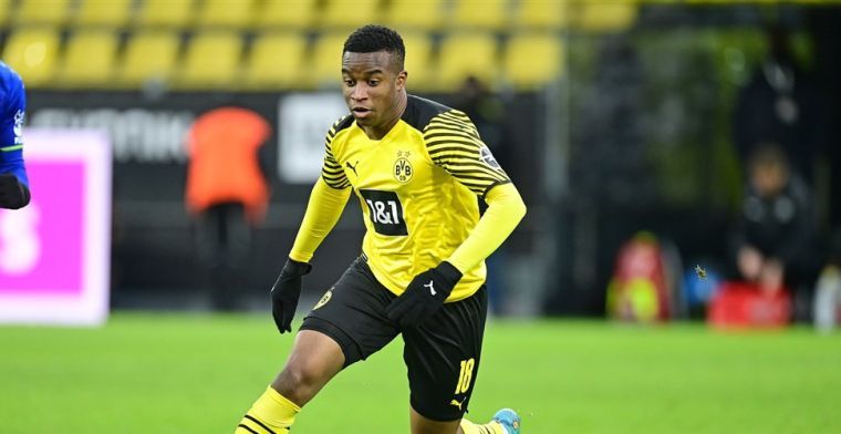 'Supertalent Moukoko dubt nog altijd over toekomst bij Borussia Dortmund'