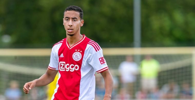 Ajax maakt contractverlenging officieel en verhuurt linksback aan Twente