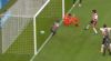 Onmogelijk om niet te lachen: Kieftenbeld maakt bizarre eigen goal tegen PSV