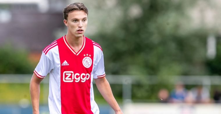 Regeer ziet 'dodelijke concurrentie' bij Ajax: 'Hoopte niet op nieuwe rechtsback'