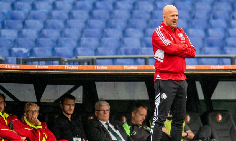 Slot grapt over aanstaande Feyenoord-aanwinst: 'Hij zal wel niet naar Ajax gaan'