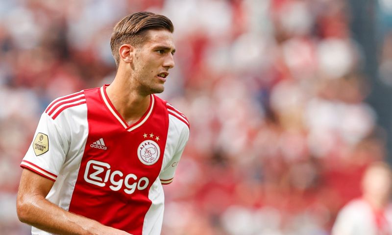 Ajax-debutant heeft 'onbeschrijfelijk gevoel' én baalt: 'Ik had moeten scoren'