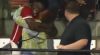 Prachtig: Jong AZ-speler Reverson scoort en vliegt moeder in de armen