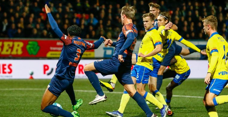 Cocu boekt overtuigende eerste overwinning met Vitesse en is hekkensluiter af