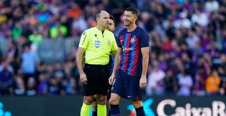 Barcelona en Espanyol spelen gelijk na bizarre Lahoz-show in Camp Nou