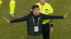 Bizarre taferelen: Sahin moet scheidsrechter beschermen tegen eigen spelers